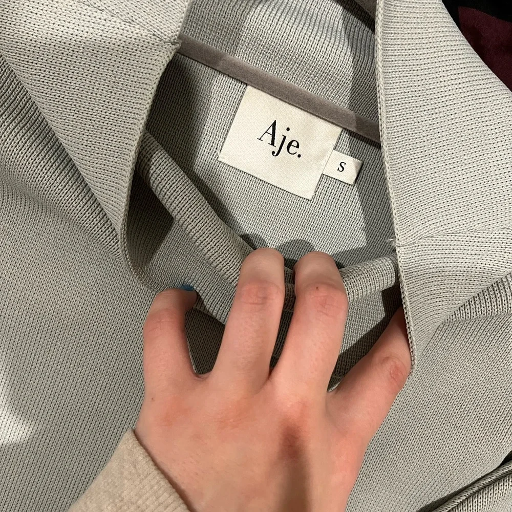 AJE Psychedelia turtleneck crepe logo crop - Picture 4 of 5